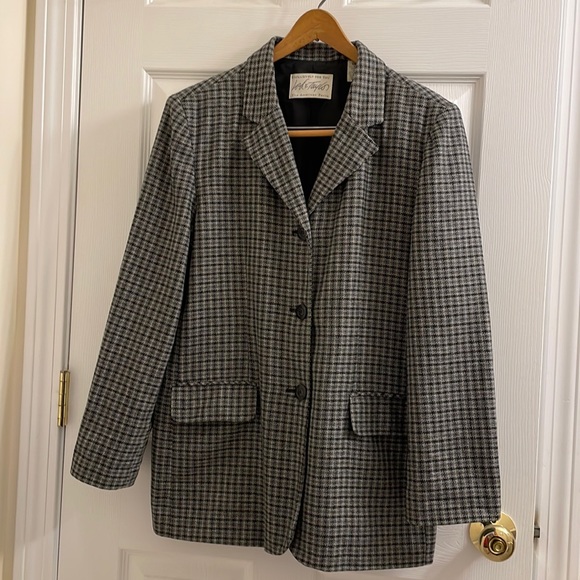 Lord & Taylor Jackets & Blazers - Vintage Lord & Taylor Petite gray + black plaid Blazer